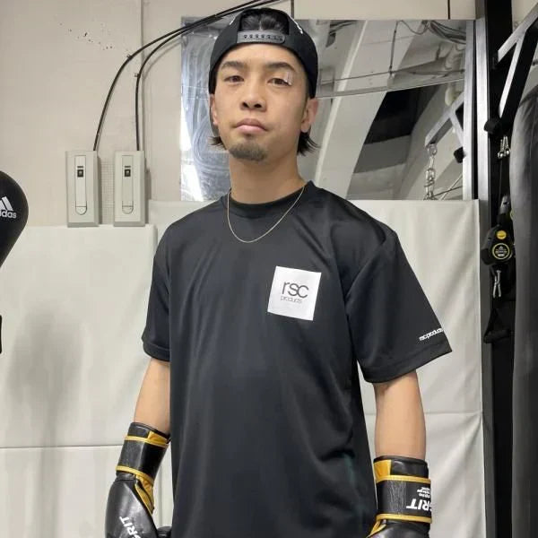 ワンポイントが映える！BOXロゴ
