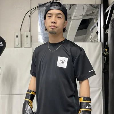 ワンポイントが映える！BOXロゴ