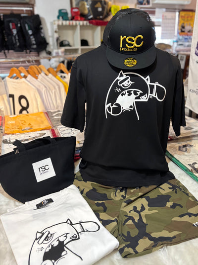 カモフラ×モノトーンで遊び心溢れるストリートスタイル