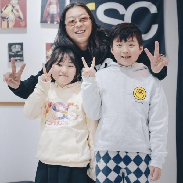 [KIDS] “Flower” ロゴ SWEAT プルオーバー