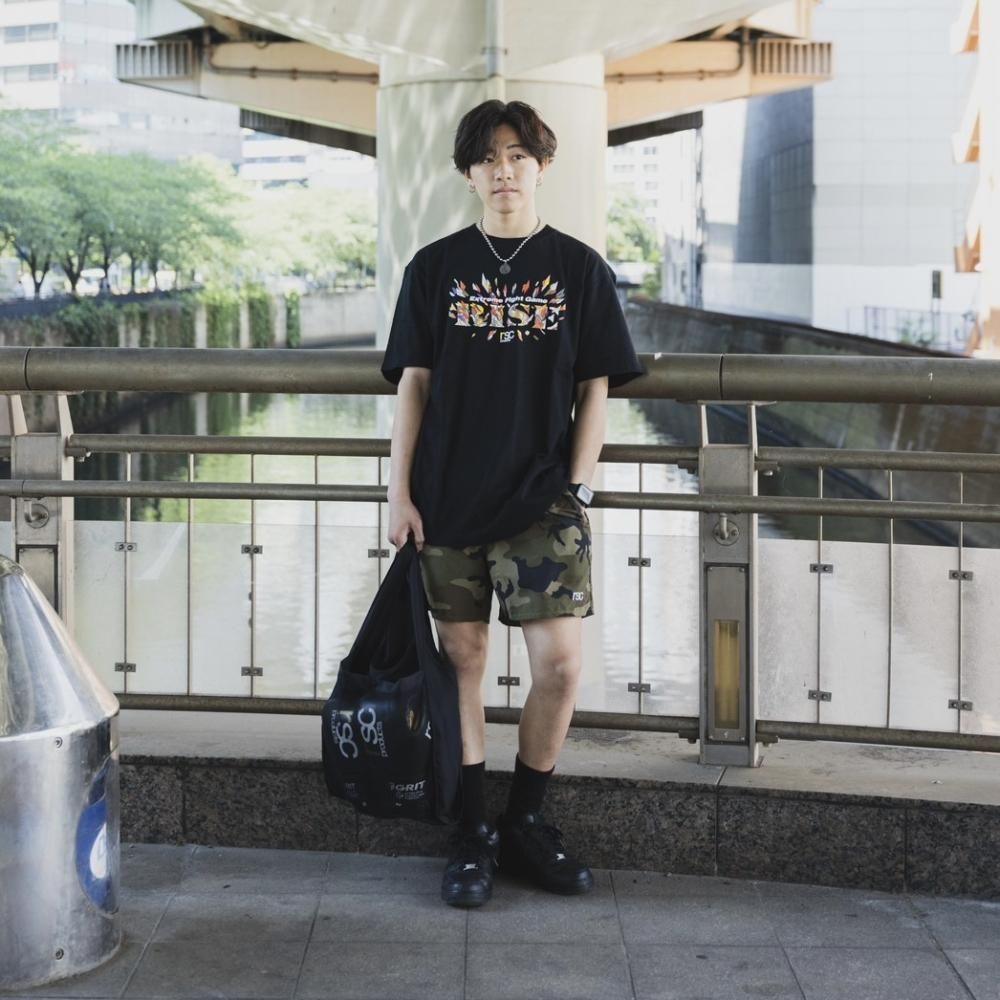 RISE"KAREZMAD"Tシャツ（全2色）